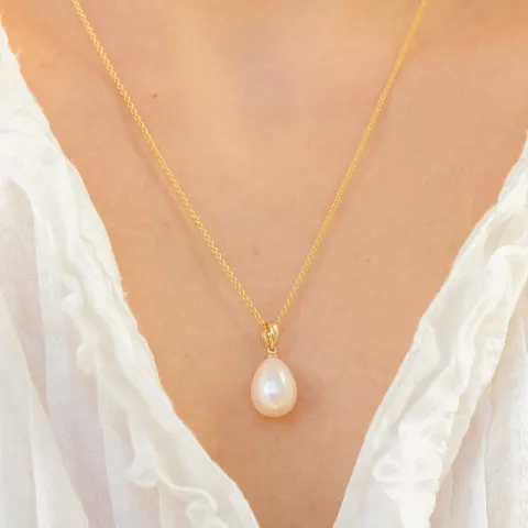 Ovaler perle anhänger in 14 karat gold