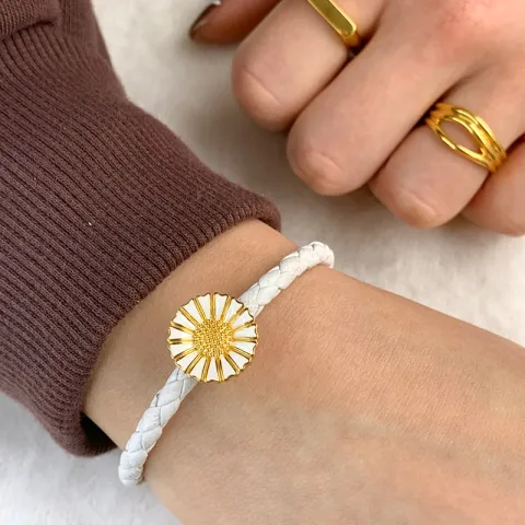 Marguerite Armband aus Leder und Marguerite Anhänger aus vergoldetem Sterlingsilber