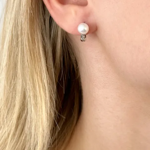 Perle Halbkreolen in 14 Karat Weißgold mit Diamant