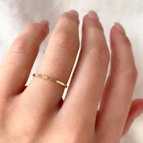 Simple rings ring in 9 karat gold