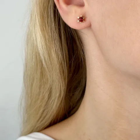 2 x 0,28 ct Granat Solitärohrstecker in 14 Karat Gold mit Granat