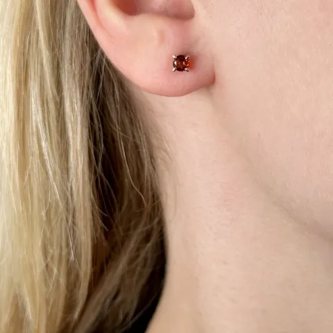 2 x 0,28 ct Granat Solitärohrstecker in 14 Karat Gold mit Granat