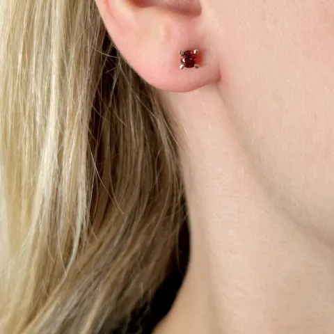 2 x 0,32 ct Granat Solitärohrstecker in 14 Karat Gold mit Granat