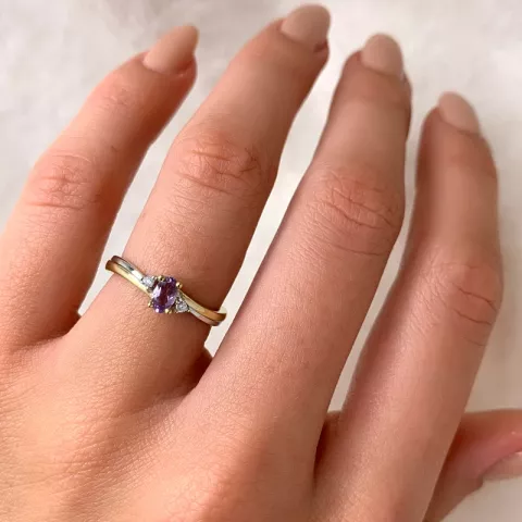 Klein violettem Amethyst Ring aus 14 Karat Gold, rhodiniert