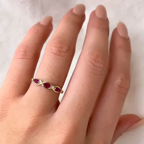Rubin Ring in 14 Karat Gold 0,032 ct