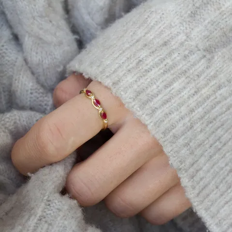 Rubin Ring in 14 Karat Gold 0,032 ct