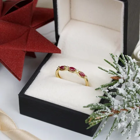 Rubin Ring in 14 Karat Gold 0,032 ct