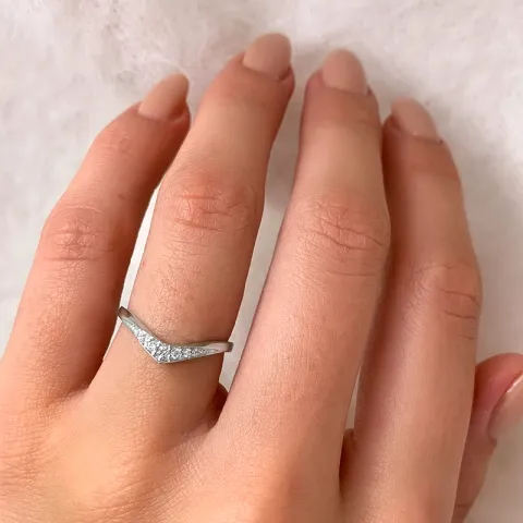 V Zirkon Ring aus 14 Karat Weißgold