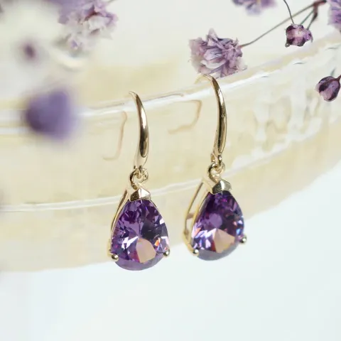 Tropfen violettem Ohrringe in 9 Karat Gold mit synthetisch Amethyst