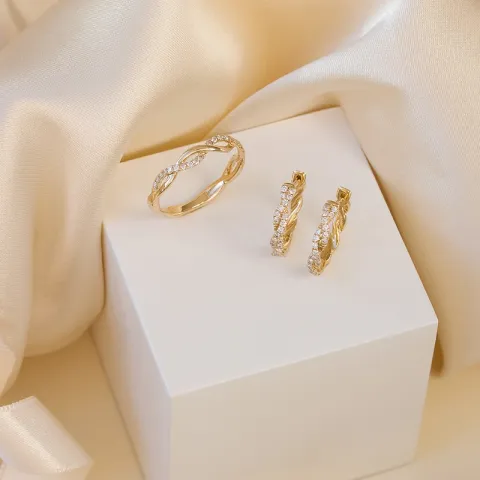 15 mm Diamant Kreole in 14 Karat Gold mit Diamant