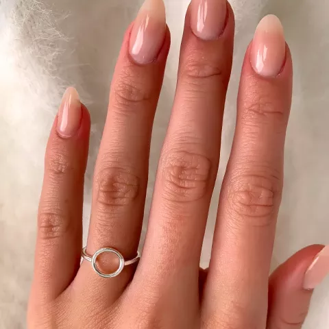 runder Ring aus Silber