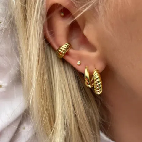 Nava Mellow gewunden Halbkreolen in vergoldetem Sterlingsilber