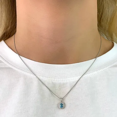 Elegant ovaler blauem Topas Anhänger aus 9 Karat Weißgold