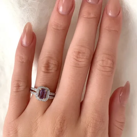 Elegant violettem Amethyst Goldring aus 9 Karat Gold mit Rhodium