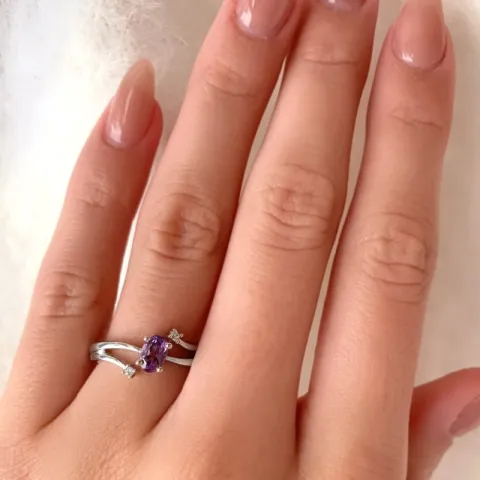 Amethyst Ring aus 8 Karat Weißgold