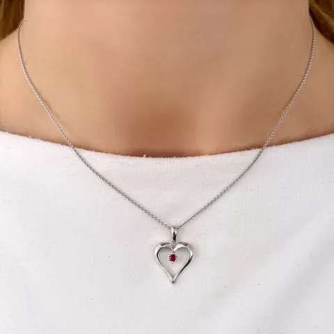 Herz Rubin Anhänger in 14 karat Weißgold 0,10 ct