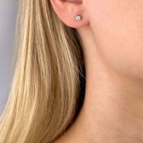 2 x 0,15 ct Solitärohrstecker in 14 Karat Weißgold mit Diamant
