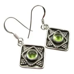 viereckigem grünen Peridot Ohrringe in oxidiertem Sterlingsilber