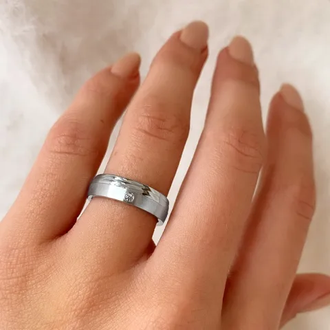 Zirkon Ring aus rhodiniertem Silber