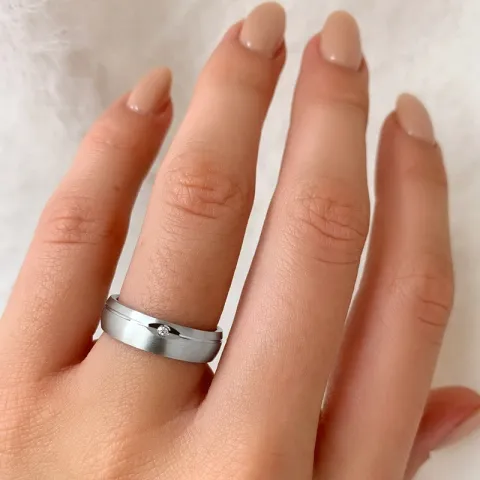 Elegant Ring aus rhodiniertem Silber