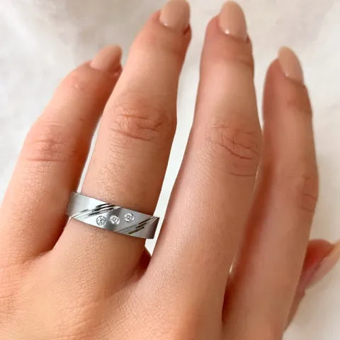 Elegant Ring aus rhodiniertem Silber