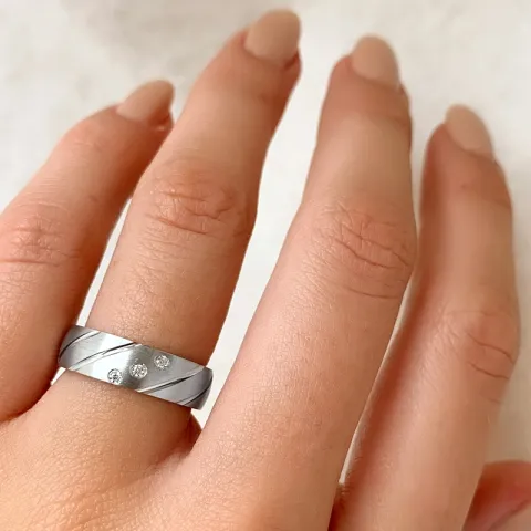 gebürsteter Ring aus rhodiniertem Silber