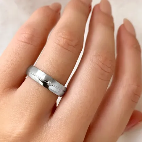 Elegant Ring aus rhodiniertem Silber