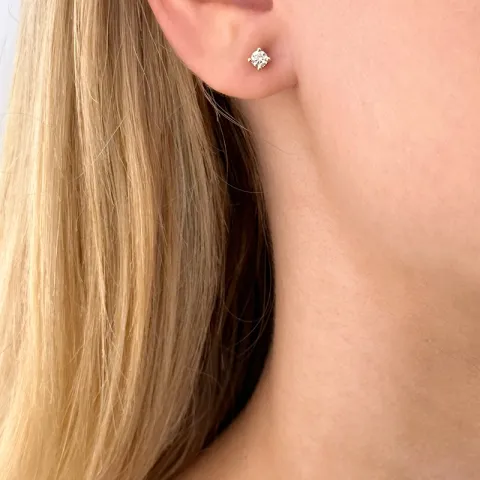 2 x 0,15 ct Solitärohrstecker in 14 Karat Gold mit Diamant