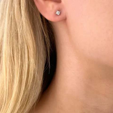 2 x 0,15 ct Solitärohrstecker in 14 Karat Weißgold mit Diamant