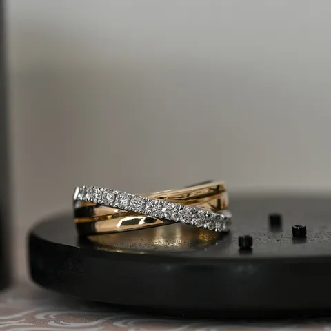 Abstraktem brillantring in 14 karat gold- und weißgold 0,50 ct