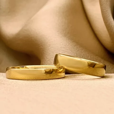 4 und 5 mm trauringe aus 9 Karat Gold - set