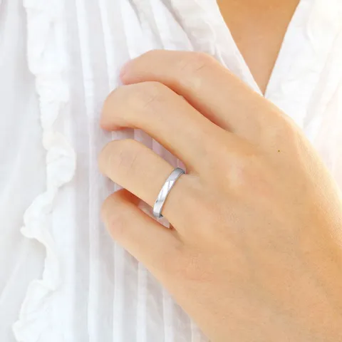 6 und 3 mm trauringe aus 9 Karat Weißgold - set