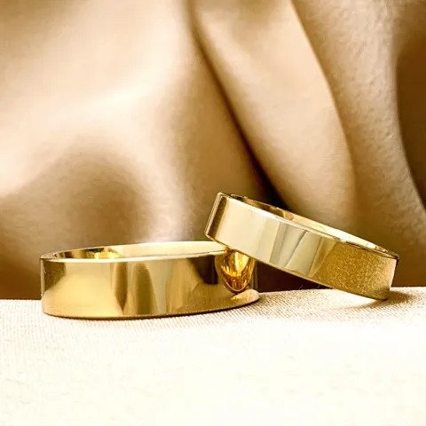 6 und 5 mm trauringe aus 9 Karat Gold - set