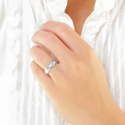 5 und 4 mm trauringe aus 14 Karat Weißgold 0,03 ct - set