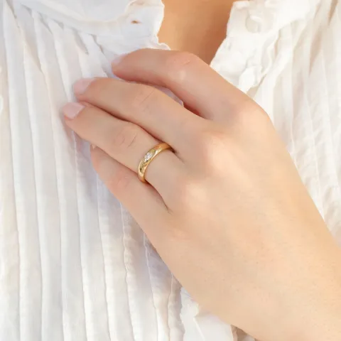 4 mm Herz Diamant Trauring aus 14 Karat Gold 0,01 ct