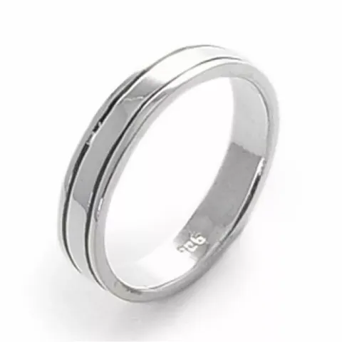 Einfacher ring aus silber