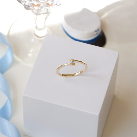 Topas Ring in 9 Karat Gold 0,02 ct