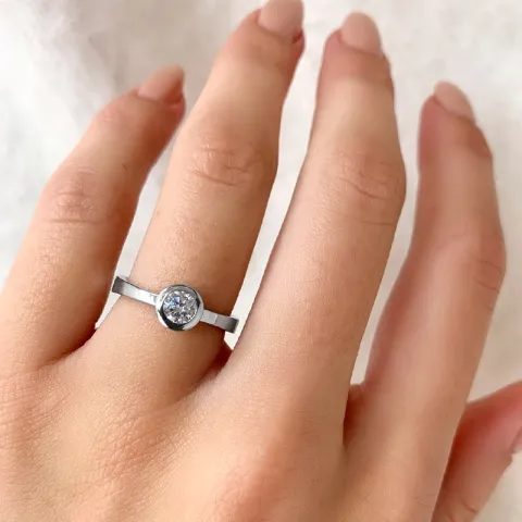 Einfacher weißem zirkon ring aus silber