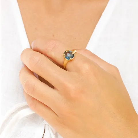 dunkelblauem Bergkristall Ring aus vergoldetes Messing