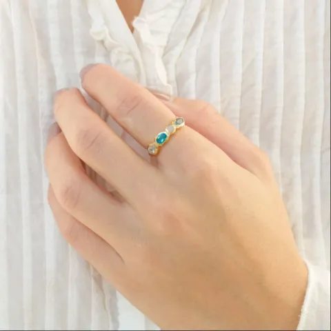 blauem Bergkristall Ring aus vergoldetes Messing - Eliné