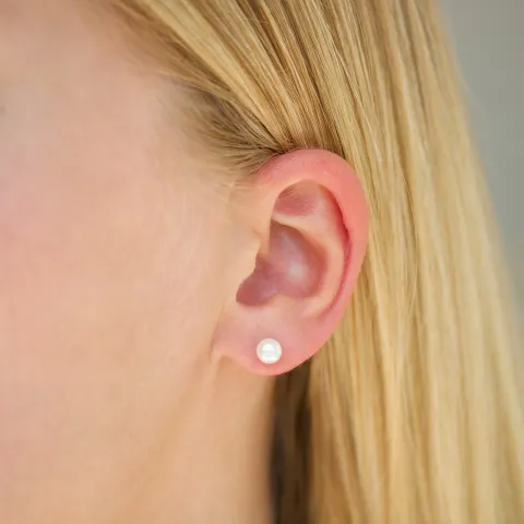 5 mm Perle Ohrstecker in versilbertes Messing - Eliné