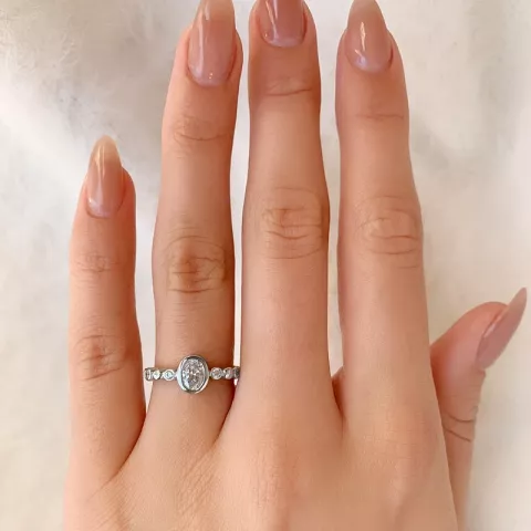 ovaler Zirkon Ring aus rhodiniertem Silber