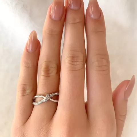 Schleife Ring aus rhodiniertem Silber