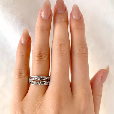 Geflochtenes Zirkon Ring aus rhodiniertem Silber