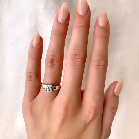 Einfacher ovaler zirkon ring aus silber