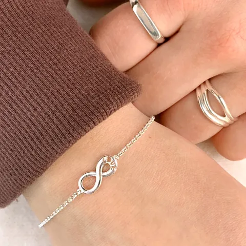 infinity Armband aus Silber und Anhänger aus Silber