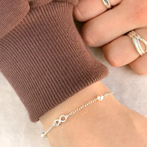 infinity Armband aus Silber und Anhänger aus Silber