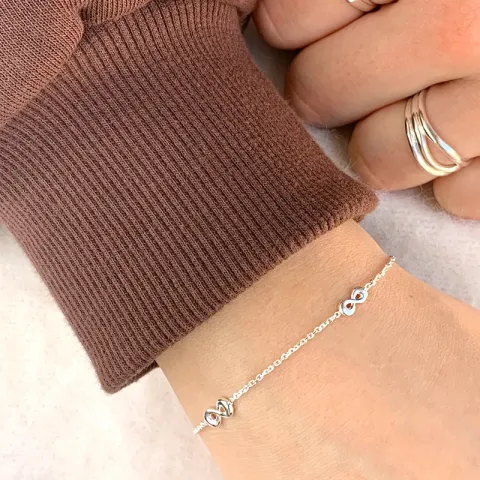 infinity Armband aus Silber und Anhänger aus Silber