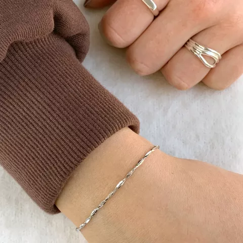 Gewundenes Armband aus rhodiniertem Silber  x 