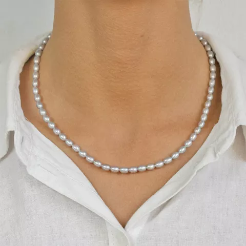 45 cm ellipsenförmiger Perlenhalskette mit Süßwasserperle.